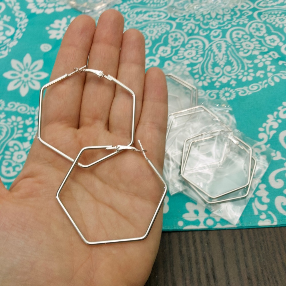 NEW!💙💎HEXAGON! AWESOME HOOPS!💎💙SILVERY MODERN! - Picture 4 of 8
